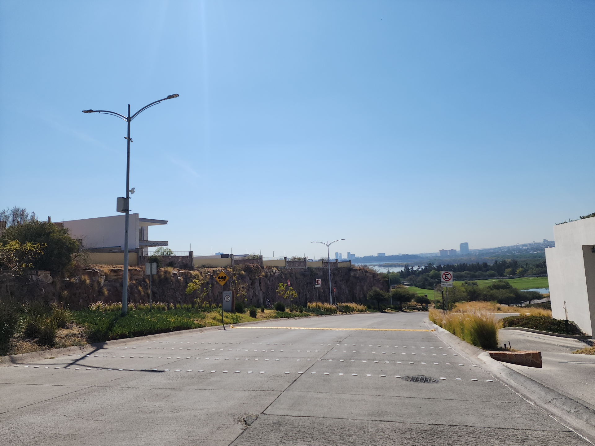 Acceso al condominio