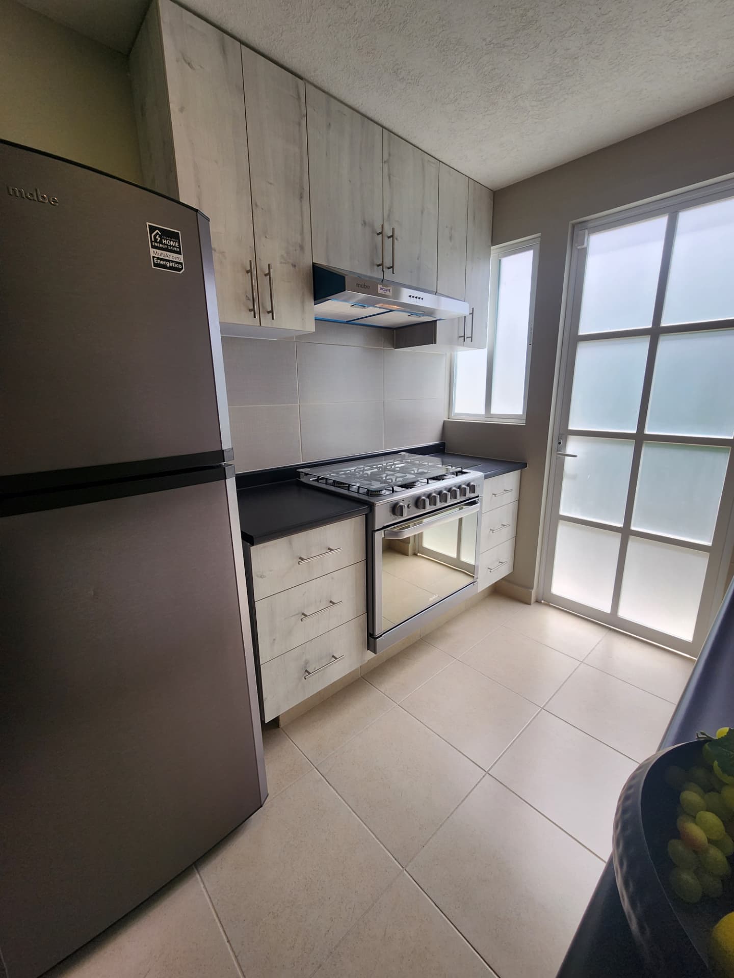 Cocina con parrilla, horno y campana incluidos
