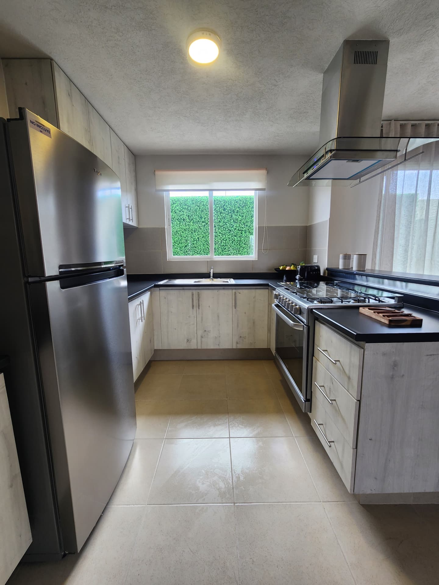Cocina con parrilla, horno y campana incluidos