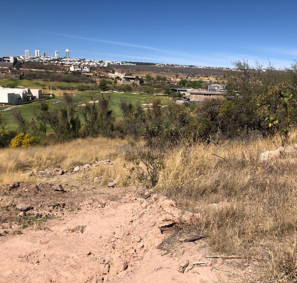Terreno con vista al campo de golf