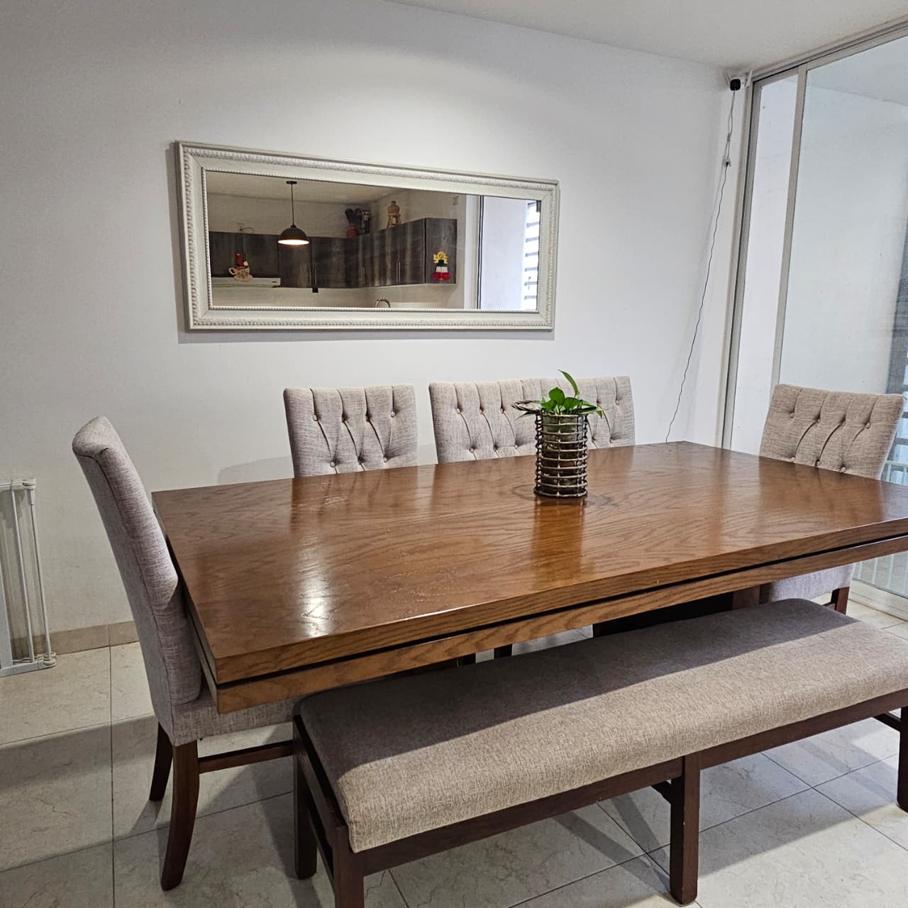 Comedor para 6 personas con salida a terraza