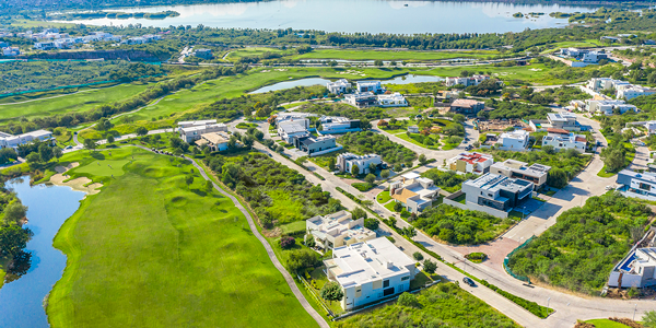 Vista al campo de golf y residencias