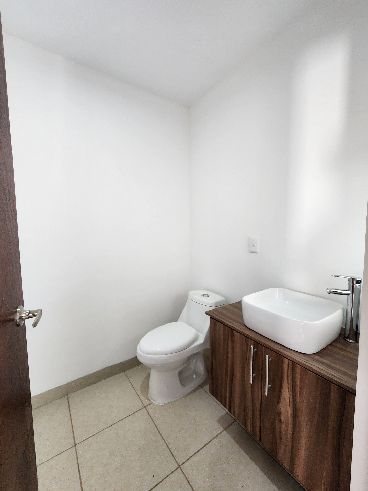 Medio baño de visitas