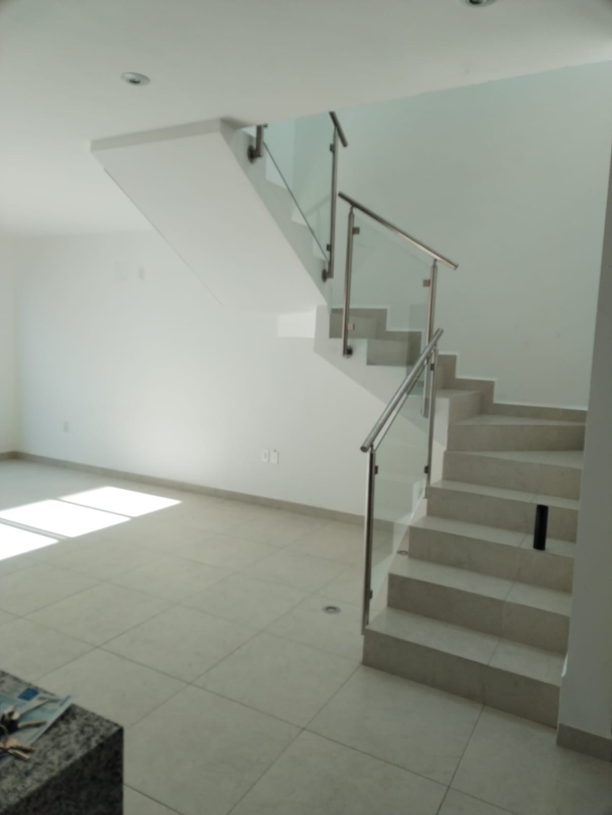 Escaleras con barandal de cristal