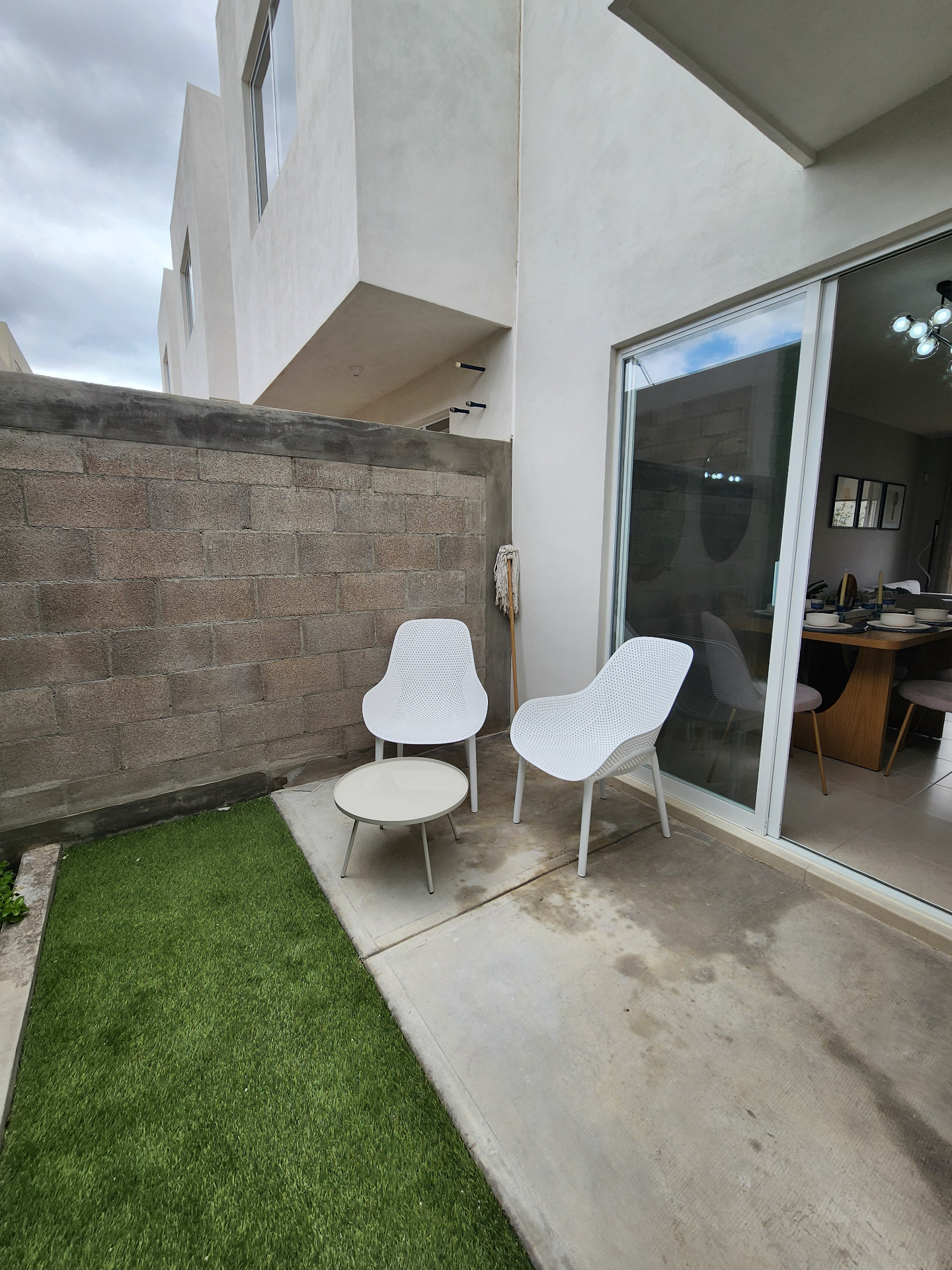 Patio con acceso al comedor
