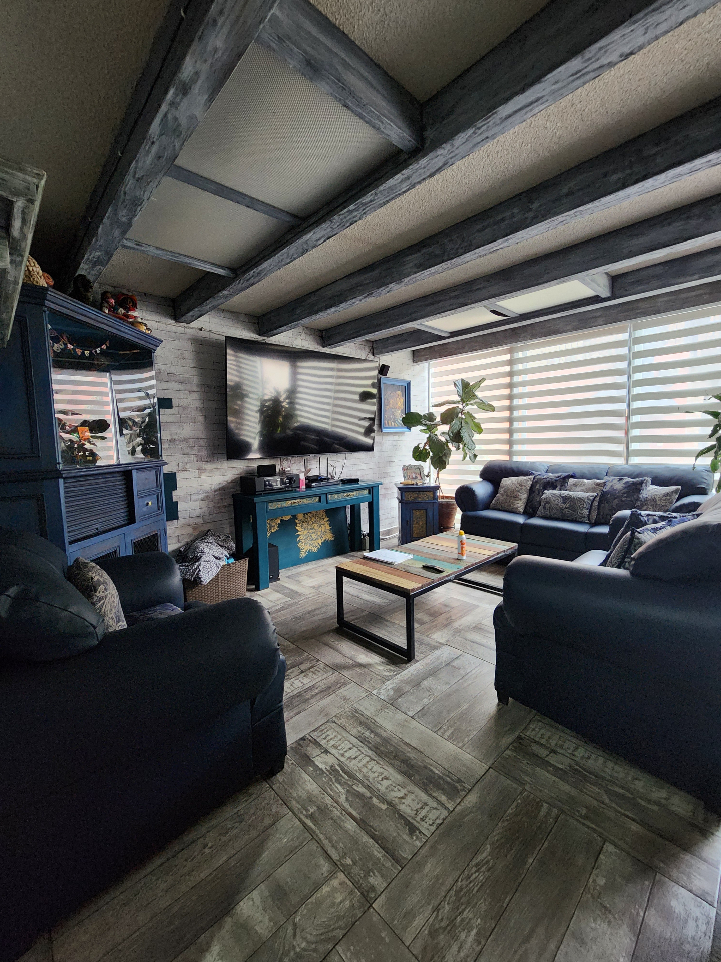 Sala familiar con vigas
