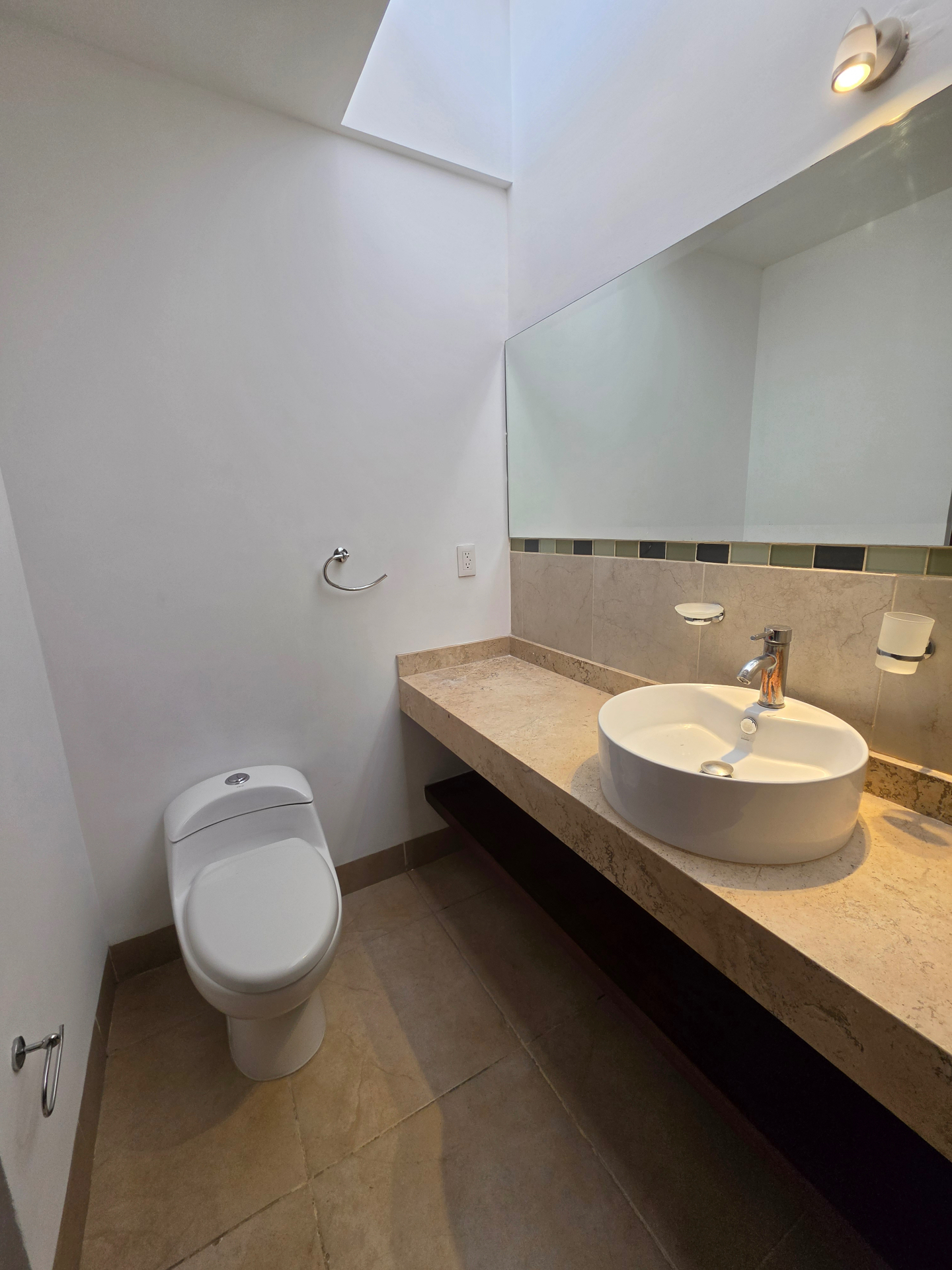 Baño con lavabo de sobreponer