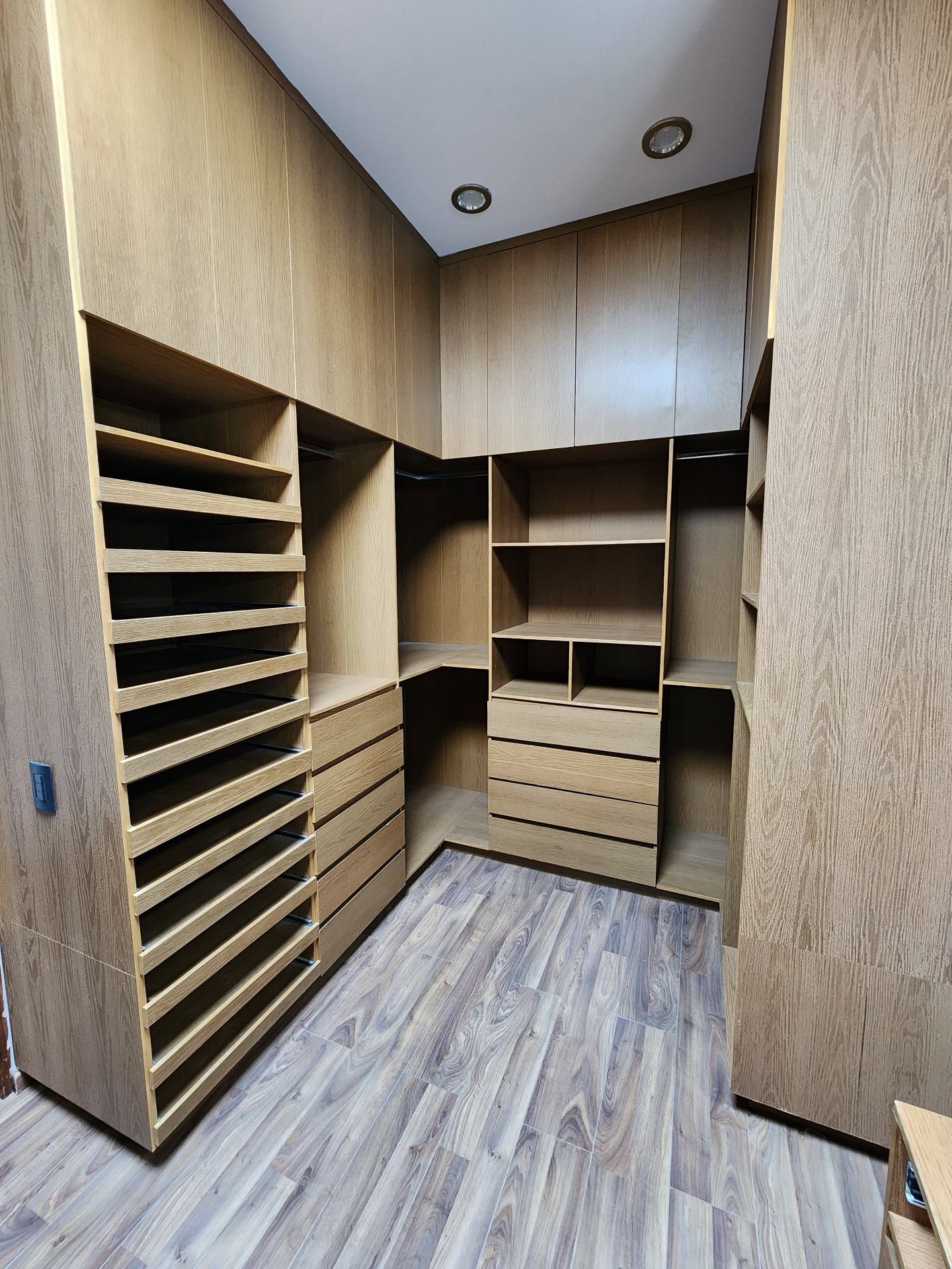 Vestidor en carpintería de madera a medida